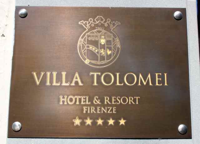 Villa Tolomei sign